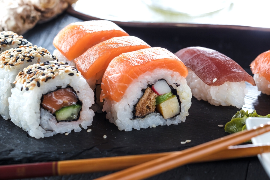 Sushi z dostawą w Krakowie oferowaną przez restauracje Sushi Friends