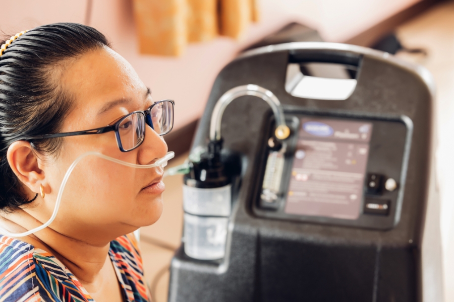 Tlenoterapia dzięki koncentratorom przenośnym i stacjonarnym Wynajem koncentratorów tlenu w firmie Patronus